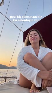 Elanur Pat feet photo thumbnail