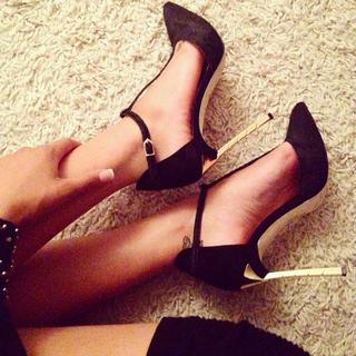 Elarica Gallacher feet photo 7