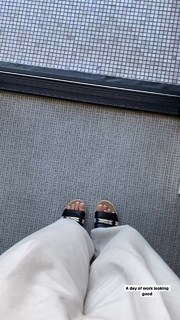 Elarica Gallacher feet photo 7