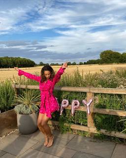 Elarica Gallacher feet photo 3