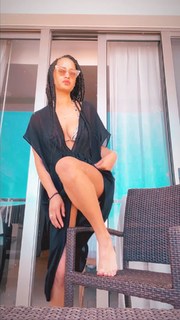 Elarica Gallacher feet photo 9
