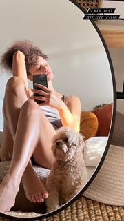 Elarica Gallacher feet photo 16