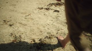 Eleanor Tomlinson feet photo thumbnail