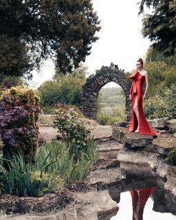 Eleanor Tomlinson feet photo 3