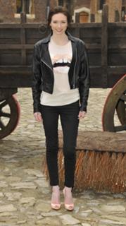 Eleanor Tomlinson feet photo thumbnail