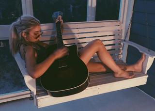Electra Mustaine feet photo 16