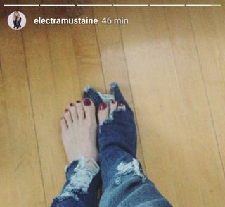 Electra Mustaine feet photo 3