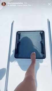 Electra Mustaine feet photo 16