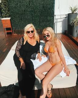 Electra Mustaine feet photo 4