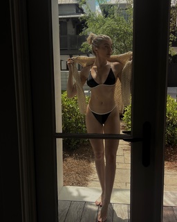 Electra Mustaine feet photo 6
