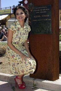 Elena Anaya feet photo thumbnail