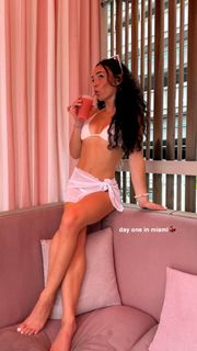 Elena Arenas feet photo 1