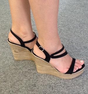 Elena Asimakopoulou feet photo 11