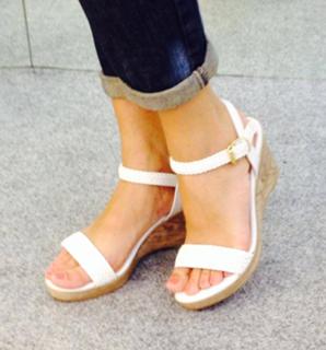 Elena Asimakopoulou feet photo 9