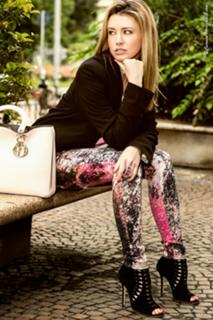 Elena Barolo feet photo thumbnail