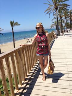 Elena Barolo feet photo thumbnail