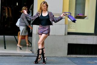 Elena Barolo feet photo thumbnail