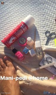 Elena Barolo feet photo thumbnail