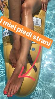 Elena Barolo feet photo thumbnail