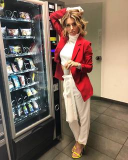 Elena Barolo feet photo thumbnail