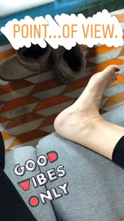 Elena Barolo feet photo thumbnail