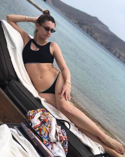 Elena Barolo feet photo thumbnail