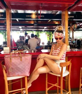 Elena Barolo feet photo thumbnail