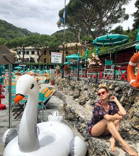 Elena Barolo feet photo thumbnail