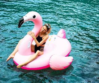 Elena Barolo feet photo thumbnail