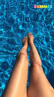 Elena Barolo feet photo thumbnail