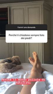 Elena Barolo feet photo thumbnail