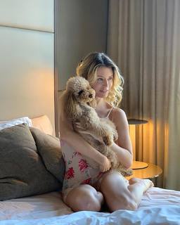 Elena Barolo feet photo thumbnail