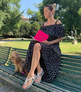 Elena Barolo feet photo thumbnail