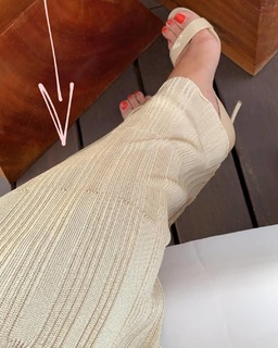 Elena Barolo feet photo thumbnail