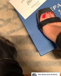 Elena Barolo feet photo thumbnail