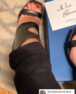 Elena Barolo feet photo thumbnail