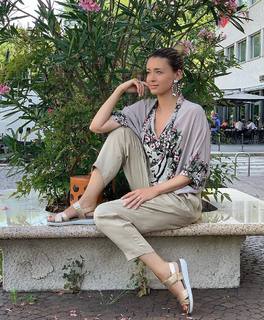 Elena Barolo feet photo thumbnail