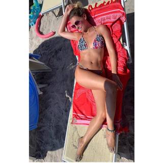 Elena Barolo feet photo thumbnail