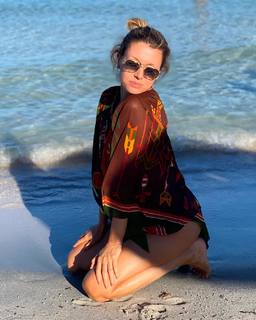 Elena Barolo feet photo thumbnail