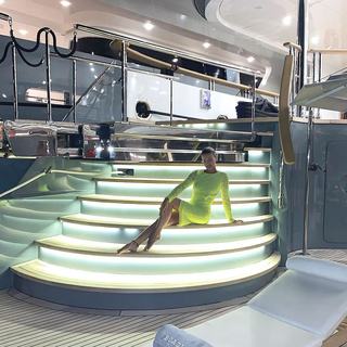 Elena Barolo feet photo thumbnail