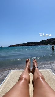 Elena Barolo feet photo thumbnail