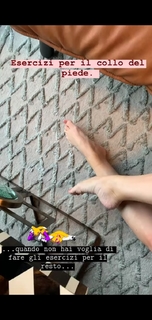 Elena Barolo feet photo thumbnail