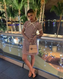 Elena Barolo feet photo thumbnail