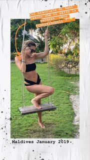 Elena Barolo feet photo thumbnail