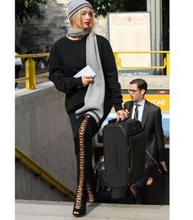 Elena Barolo feet photo thumbnail