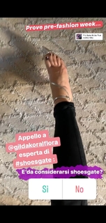 Elena Barolo feet photo thumbnail
