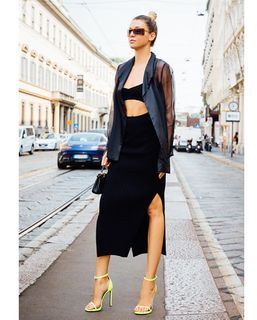 Elena Barolo feet photo thumbnail