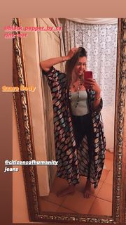 Elena Barolo feet photo thumbnail