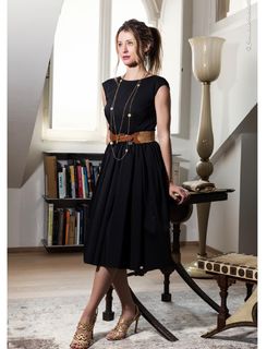 Elena Barolo feet photo thumbnail