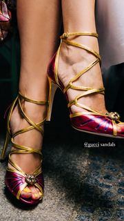 Elena Barolo feet photo thumbnail